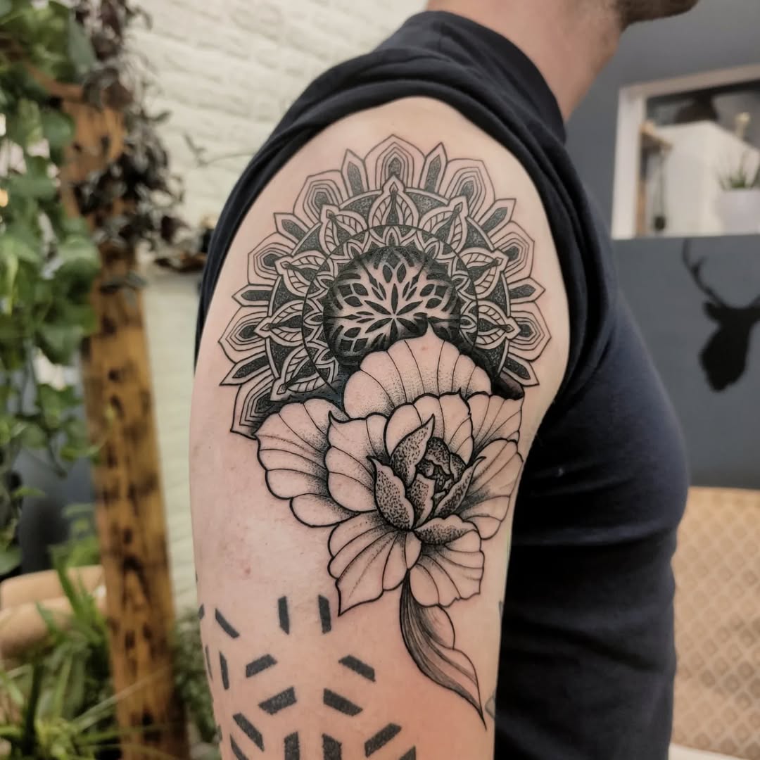 Geometric tattoo by Giada