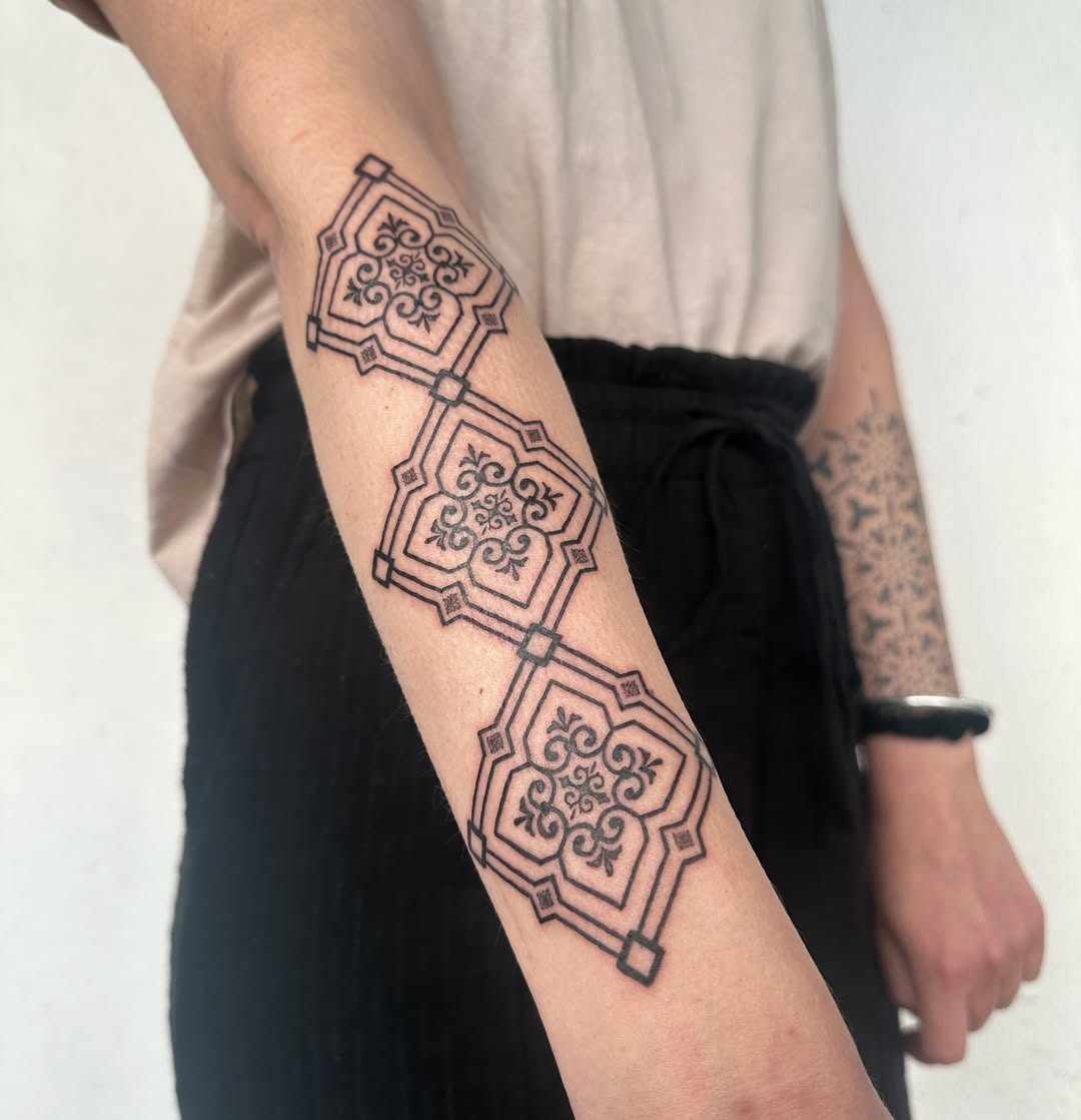 Geometric tattoo by Giada