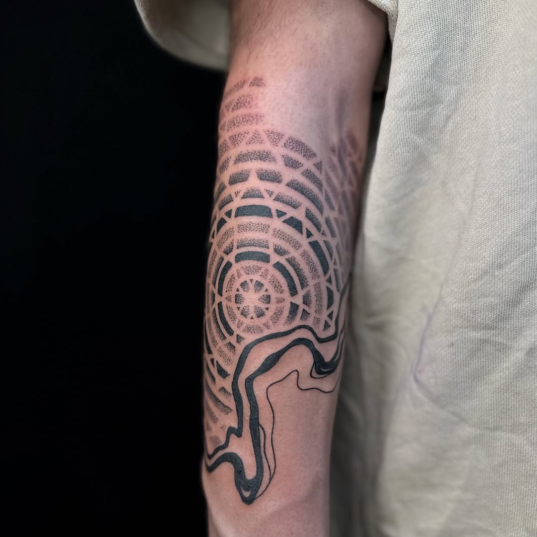 Geometric tattoo by Giada