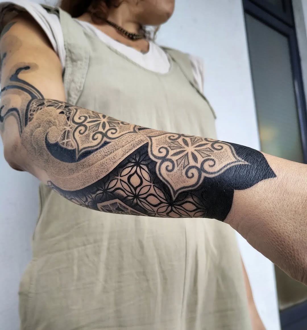 Geometric tattoo by Giada