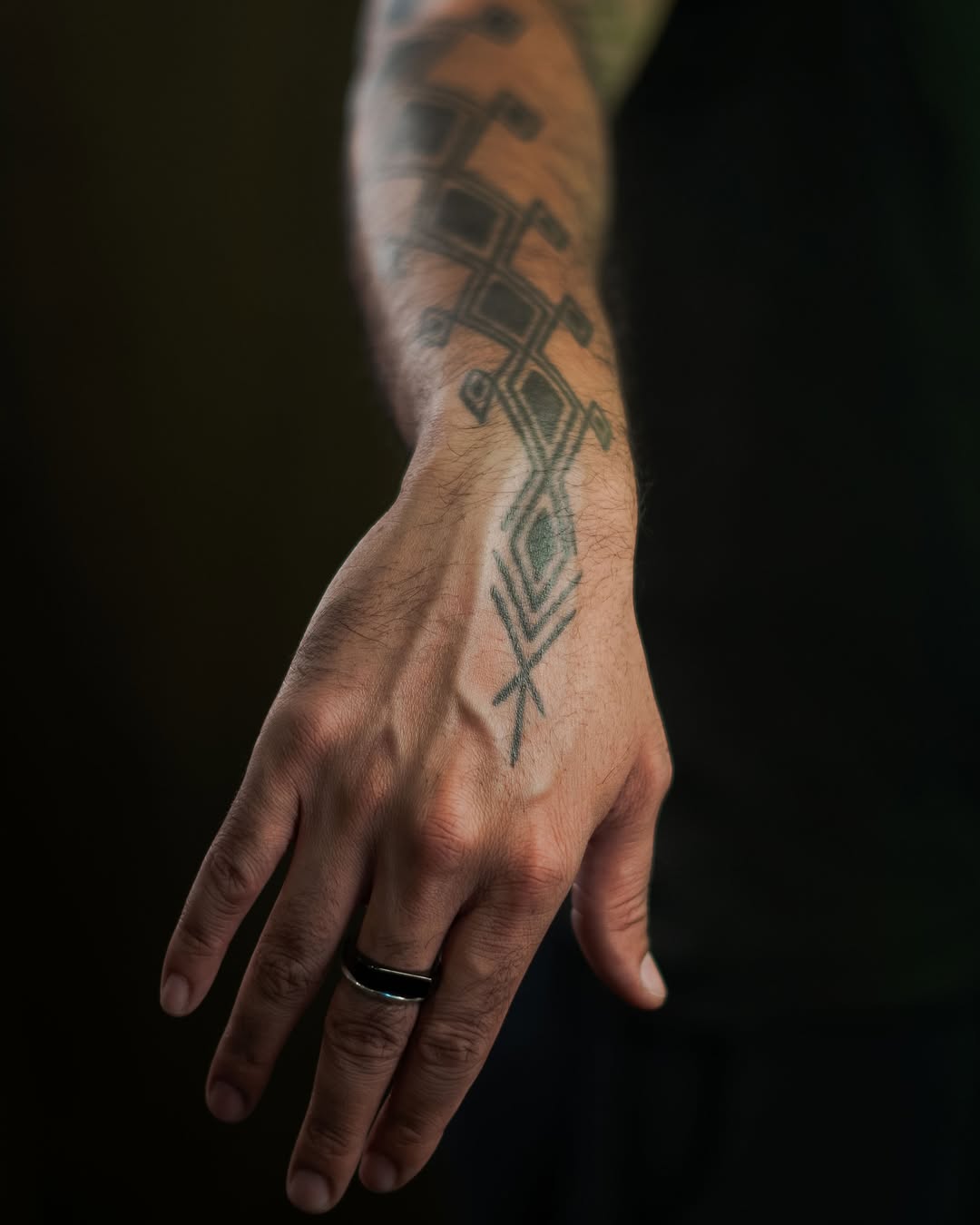 Forearm diamond chain handpoke by Mo Naga