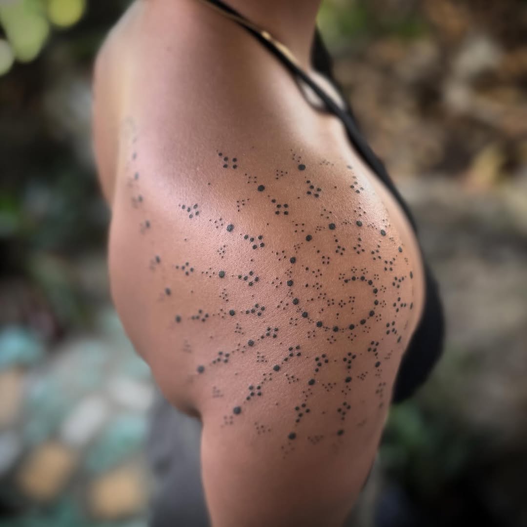Hand poke tattoo by Arne