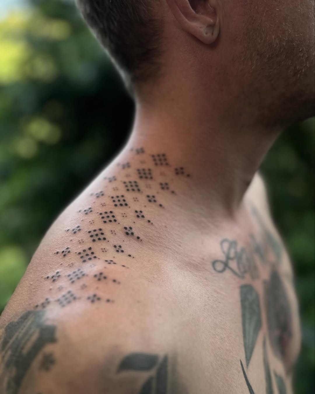Hand poke tattoo by Arne