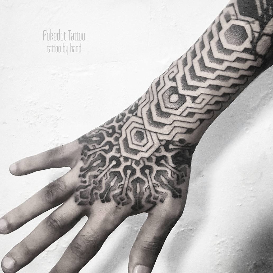 Hand poke tattoo by Arne
