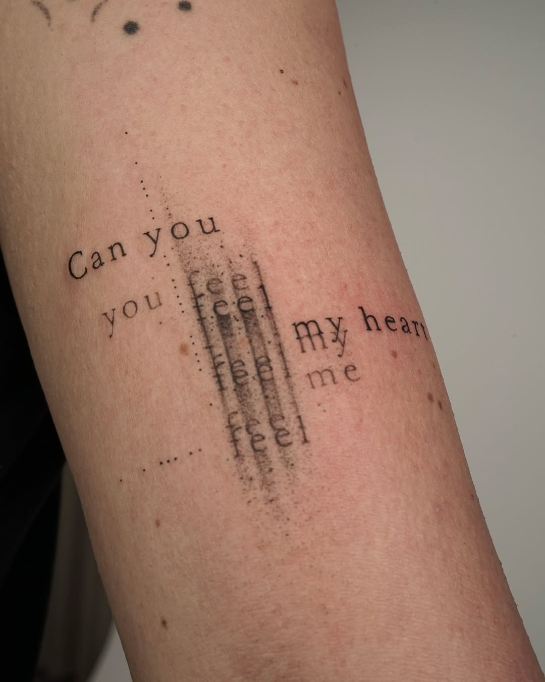 Minimalistic tattoo by Juliakay