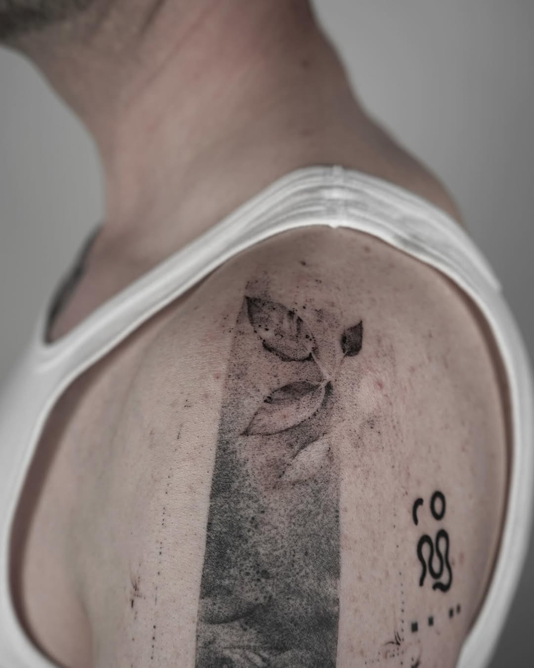 Minimalistic tattoo by Juliakay