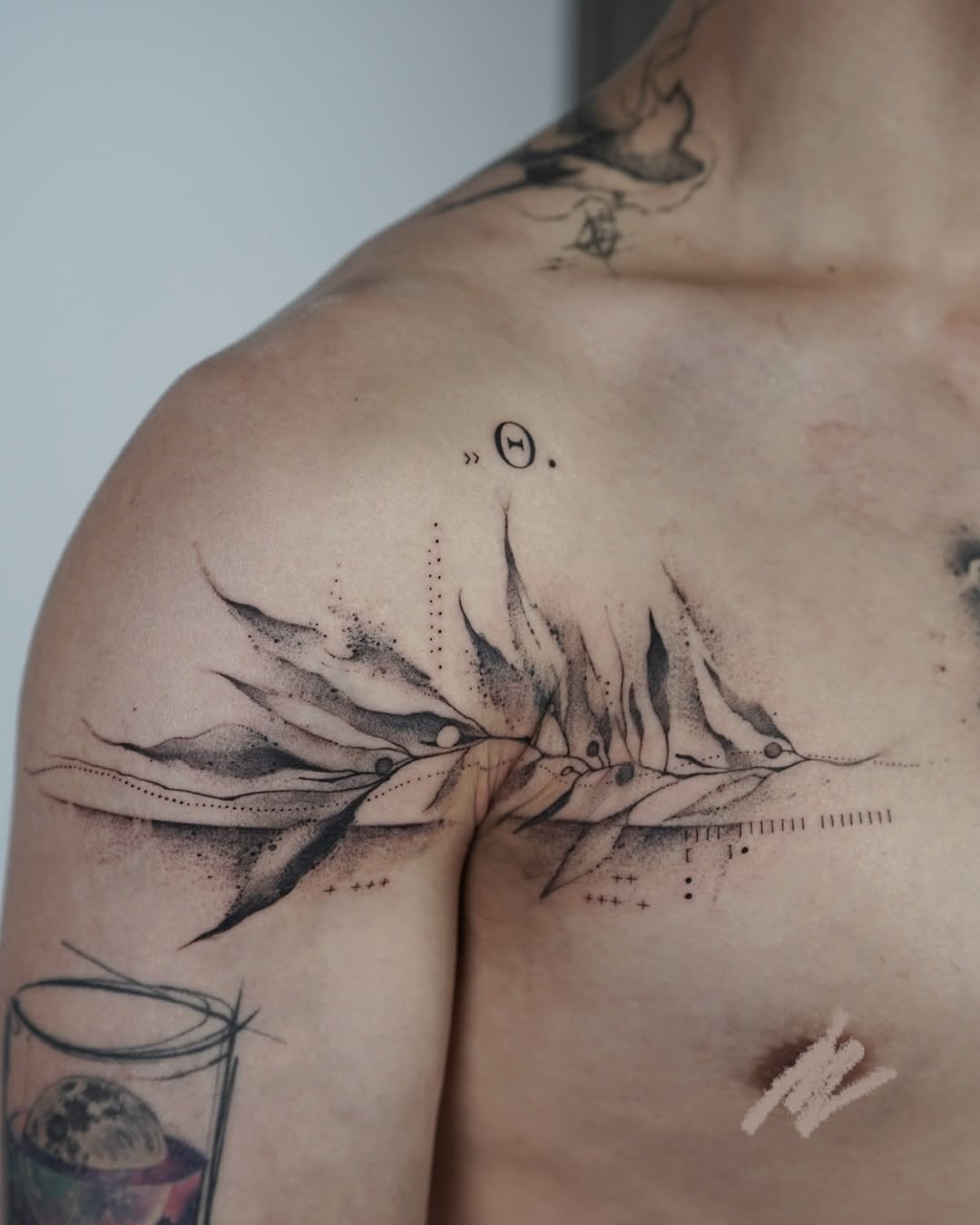 Minimalistic tattoo by Juliakay