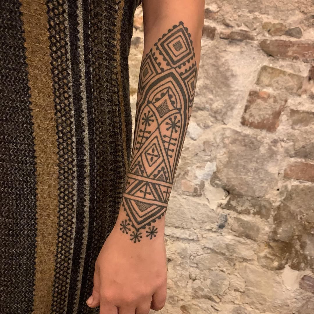 Ornamental tattoo by Beve