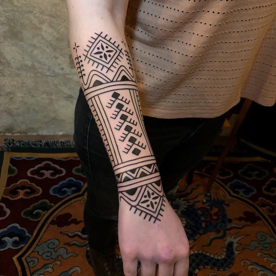 Ornamental tattoo by Beve