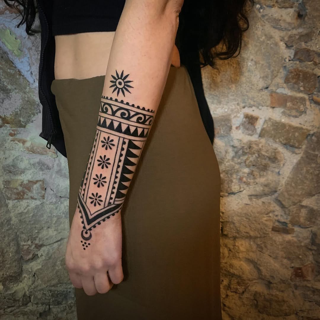 Ornamental tattoo by Beve