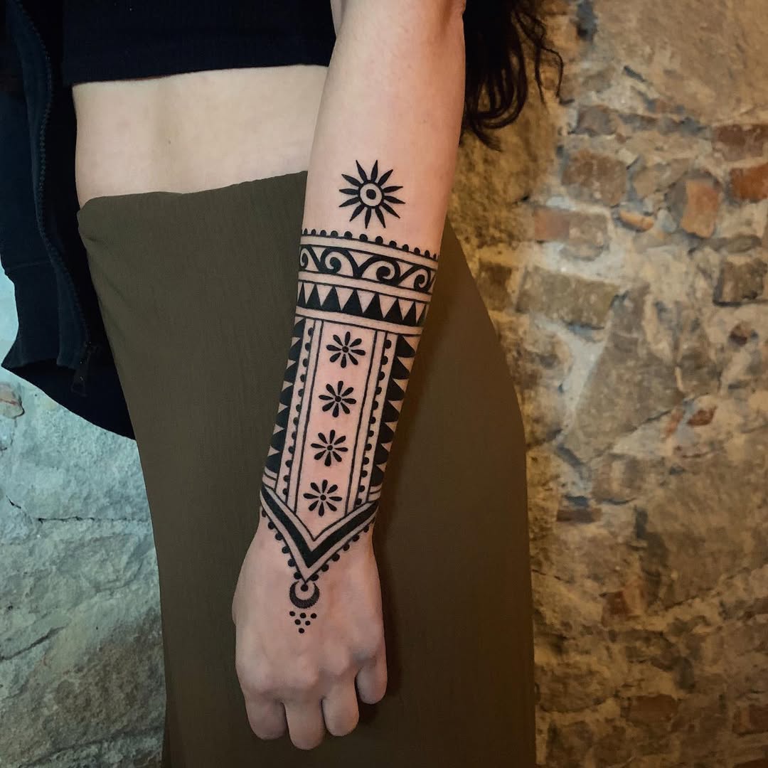 Ornamental tattoo by Beve