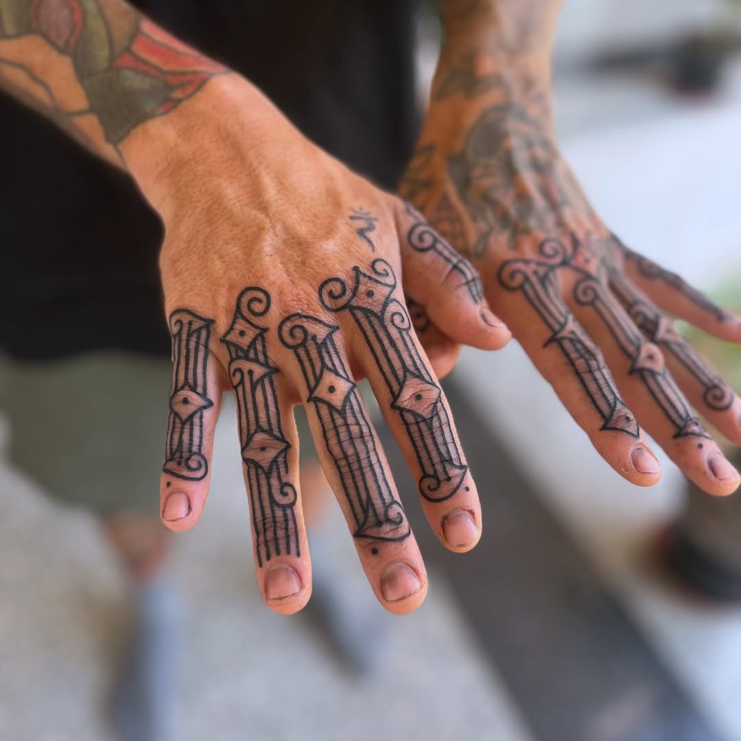 Ornamental tattoo by Cloditta
