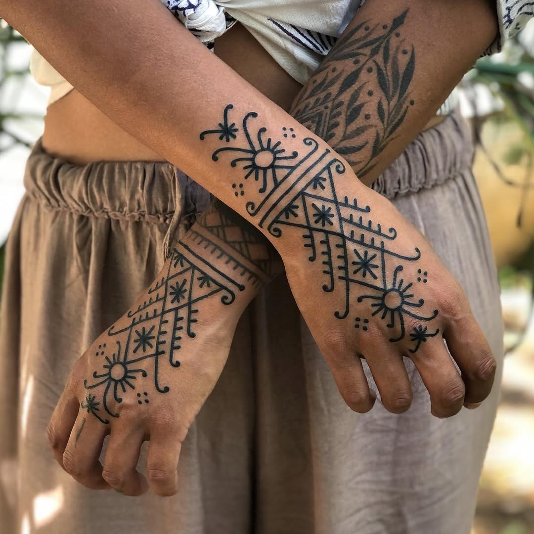 Ornamental tattoo by Cloditta
