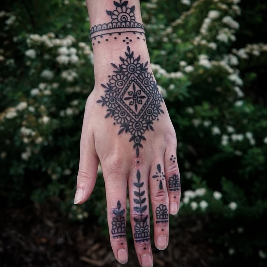 Traditional tattoo by Alberto Balboa