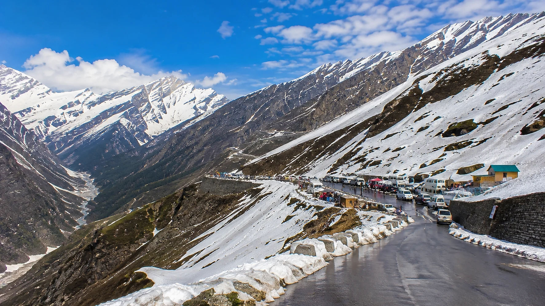 Snow-covered Rohtang Pass near Manali