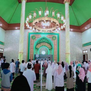 Universitas Nahdlatul Ulama Blitar mengawali tahun akademik 2023/2024 menggelar acara istighosah dan pengajian di Masjid Graha NU, Minggirsari, Kabupaten Blitar Universitas Nahdlatul Ulama Blitar mengawali tahun akademik 2023/2024 menggelar acara istighosah dan pengajian di Masjid Graha NU, Minggirsari, Kabupaten Blitar