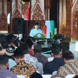 Mahasiswa Perbankan Syariah Universitas Nahdlatul Ulama Blitar di Anugrahi sebagai lulusan terbaik universitas dalam Wisuda ke 4. Mahasiswa Perbankan Syariah Universitas Nahdlatul Ulama Blitar di Anugrahi sebagai lulusan terbaik universitas dalam Wisuda ke 4.