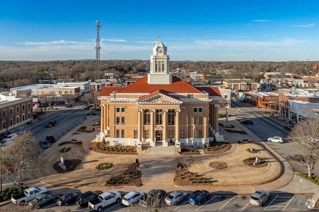 Thomaston, GA courthouse aerial view