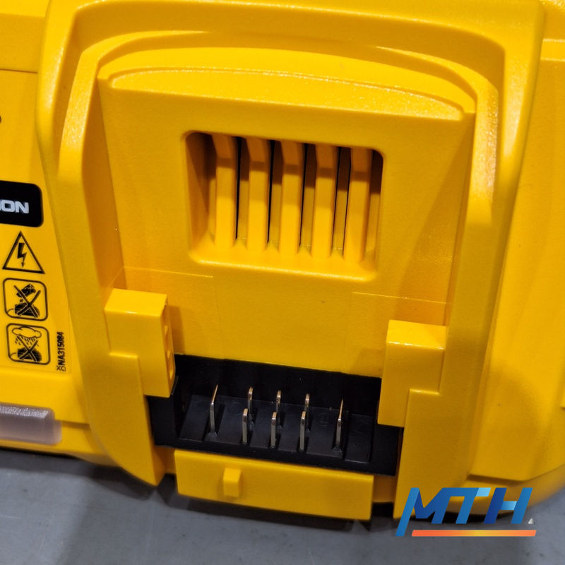 รูปภาพสินค้า DCB118-KR01 แท่นชาร์จแบต Dewalt 2.0A XRV/54V