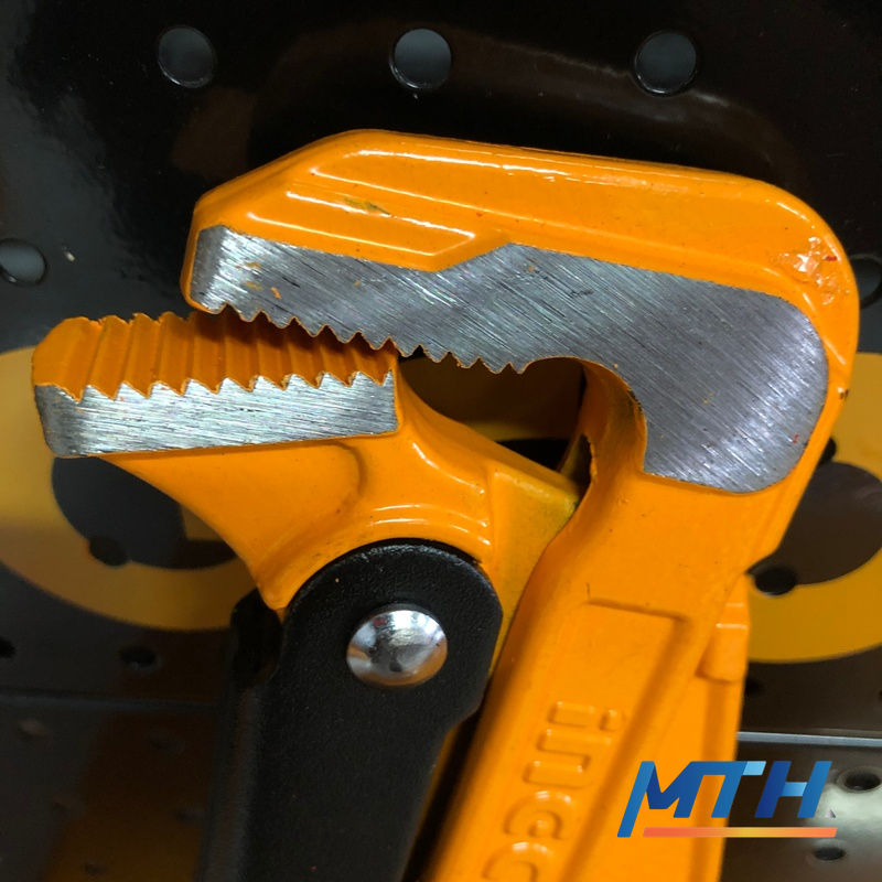 รูปภาพสินค้า กุญแจจับแป๊บ INGCO 1.1/2" ขาคู่ HPW04151   (ประแจคอม้า)