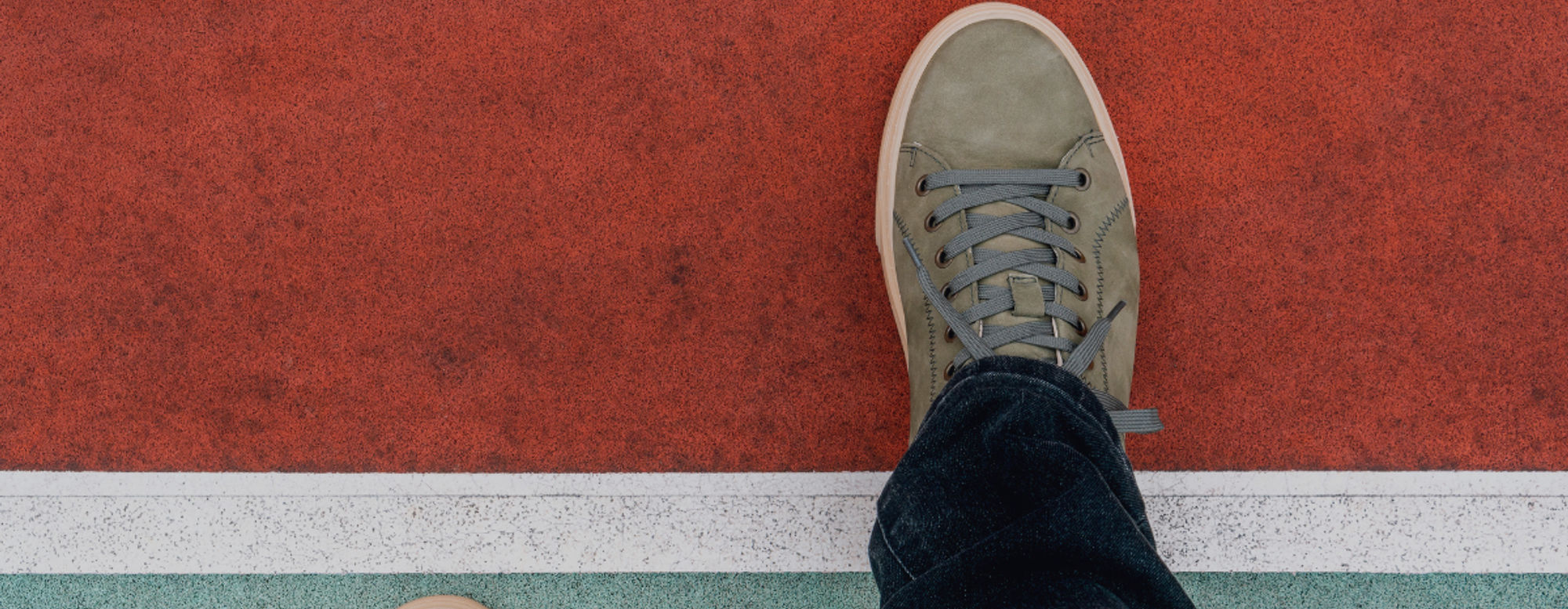 Person macht ersten Schritt