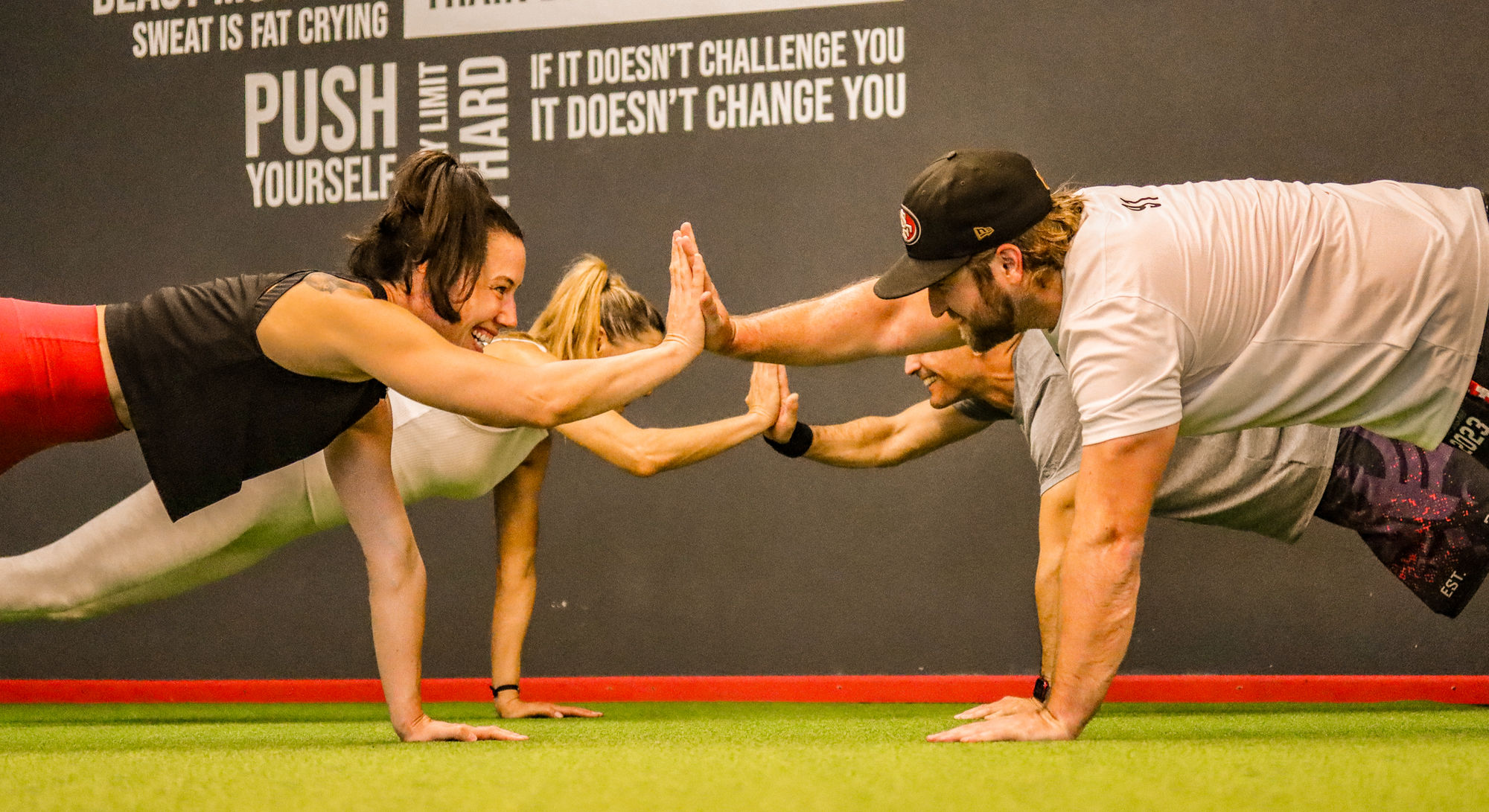 Gruppentraining im Fitnessstudio in Baden