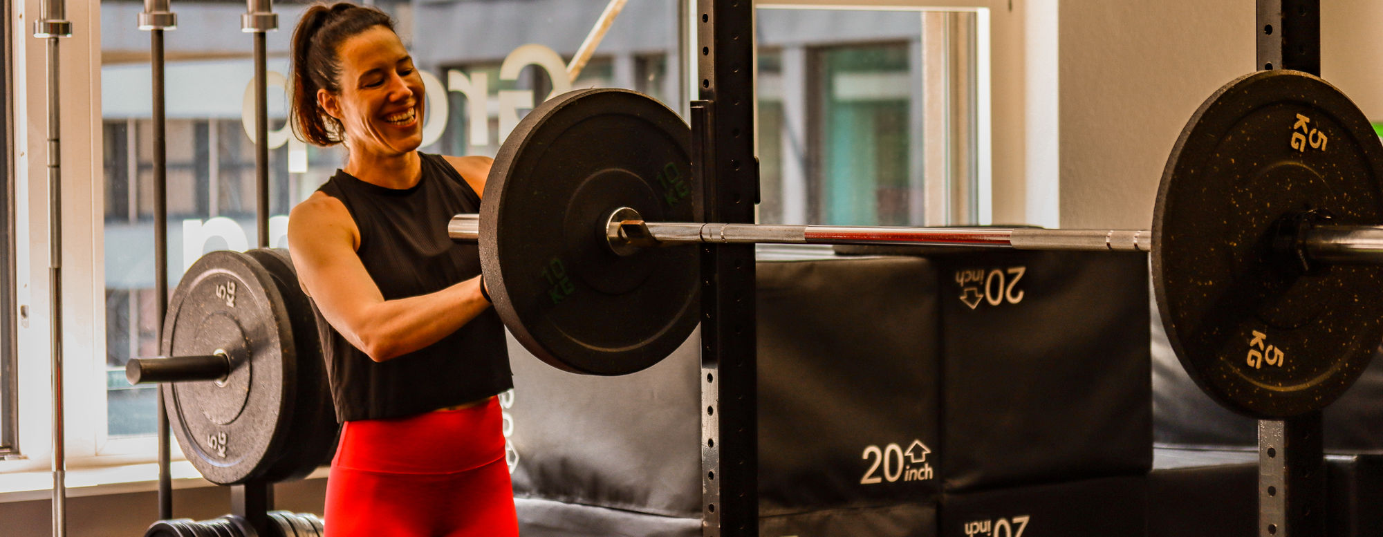 x30 Kundin macht sich bereit für das Krafttraining