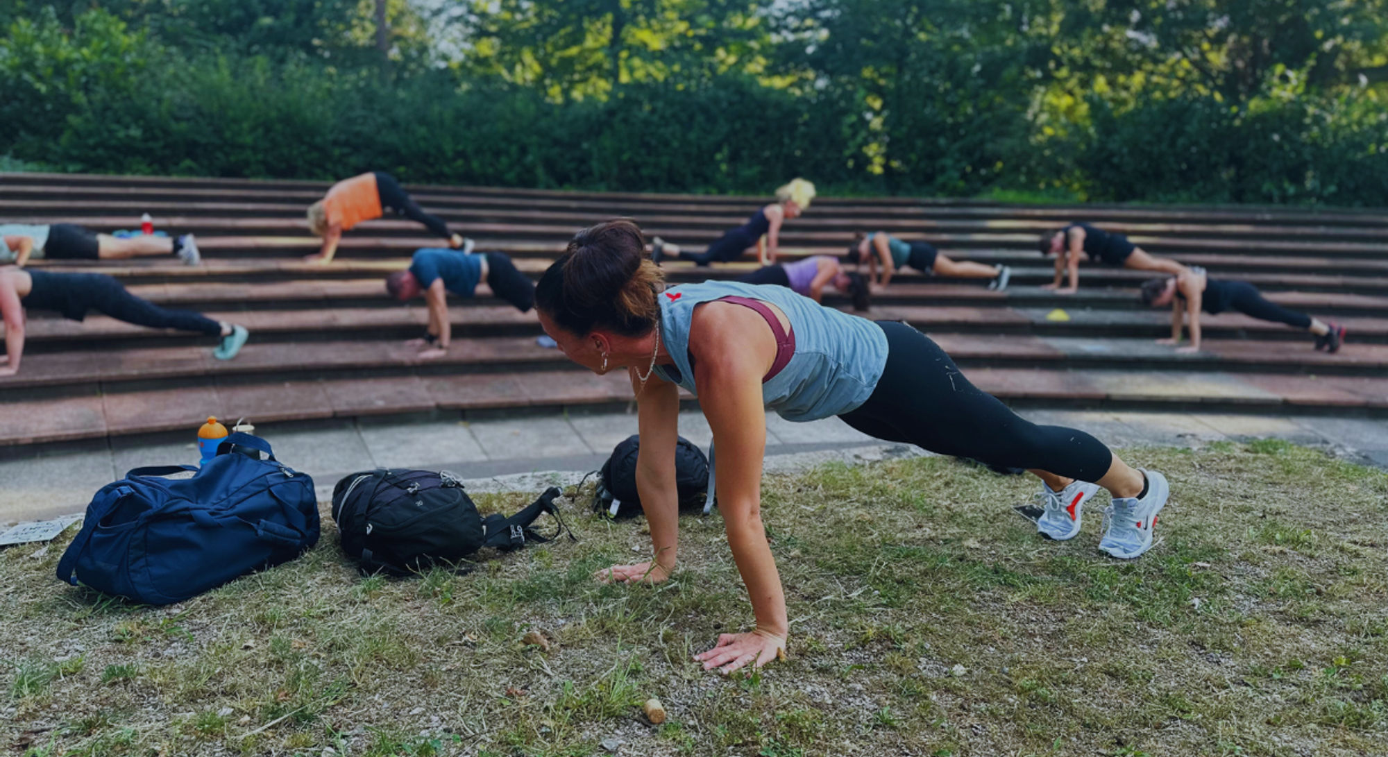 Gruppe beim Outdoortraining in Baden