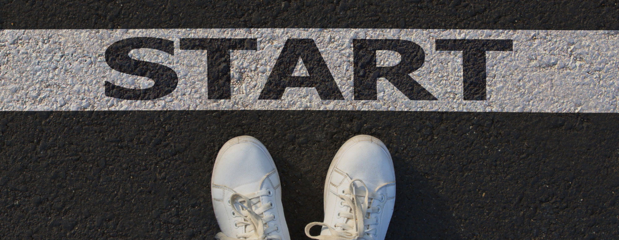 Person steht vor Startlinie