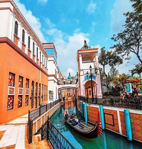 Wahana-Gondolan-little-venice.jpg