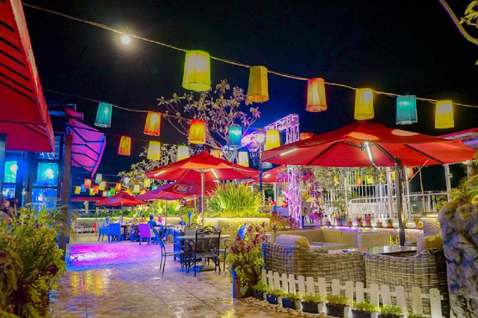 Foto Roofpark Cafe & Restaurant Puncak