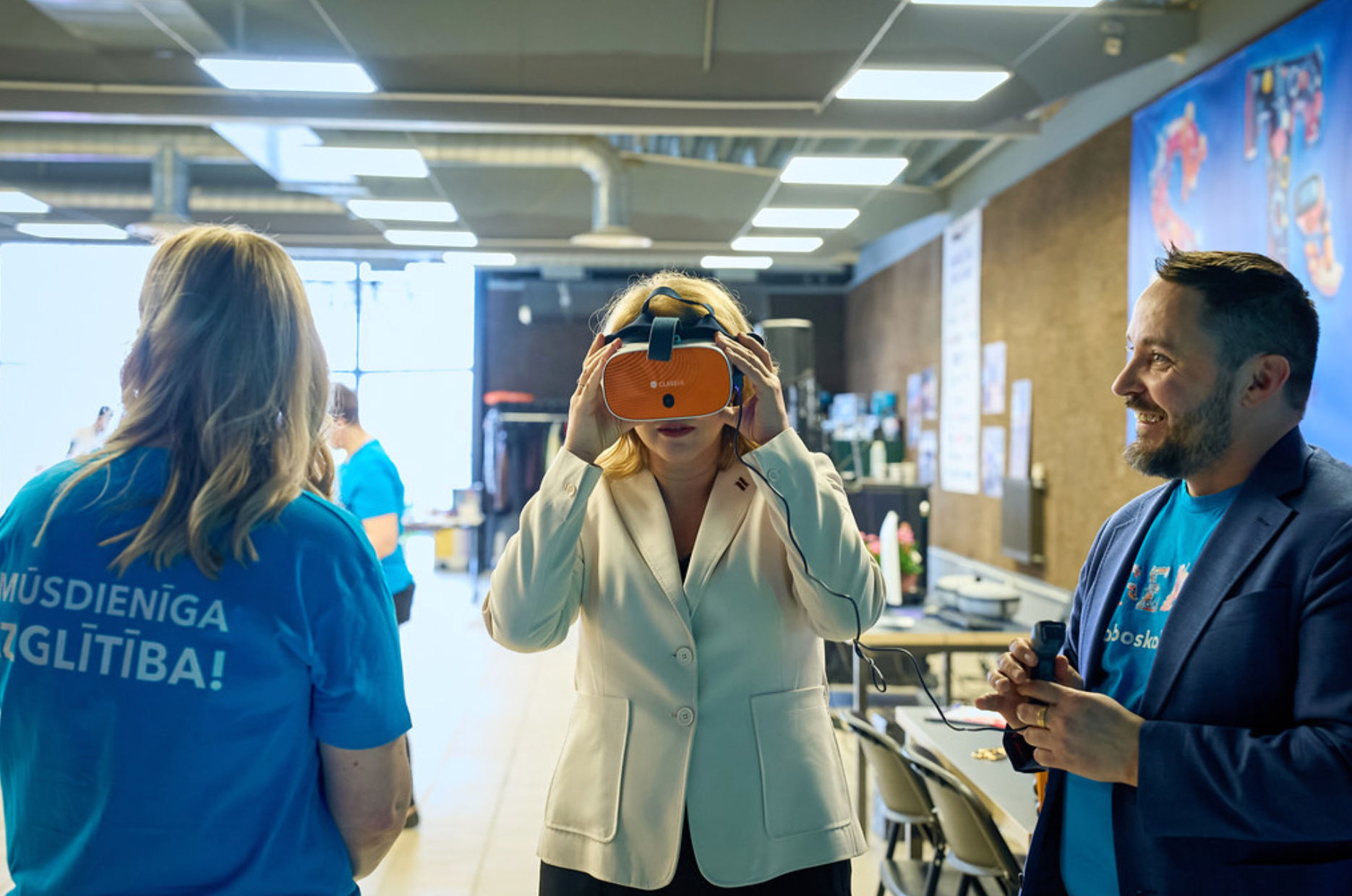 Evika Siliņa using ClassVR.