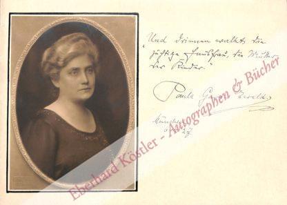 Schriftstellerin (um 1925).