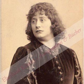 Huhn, Charlotte, Sängerin (1865-1925).