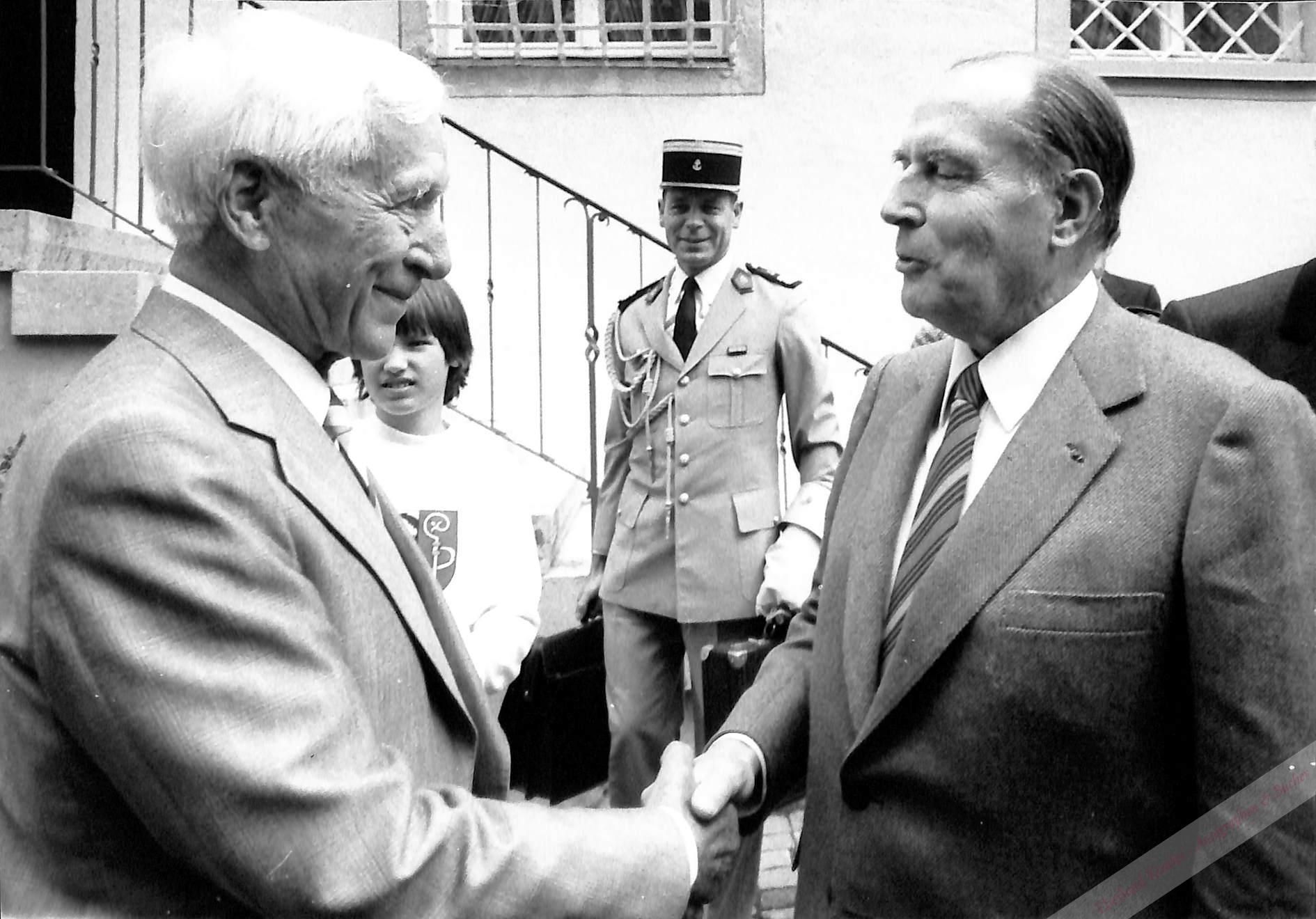 Jünger, Ernst, Schriftsteller (1895-1998). Jünger, Ernst, Schriftsteller (1895-1998).