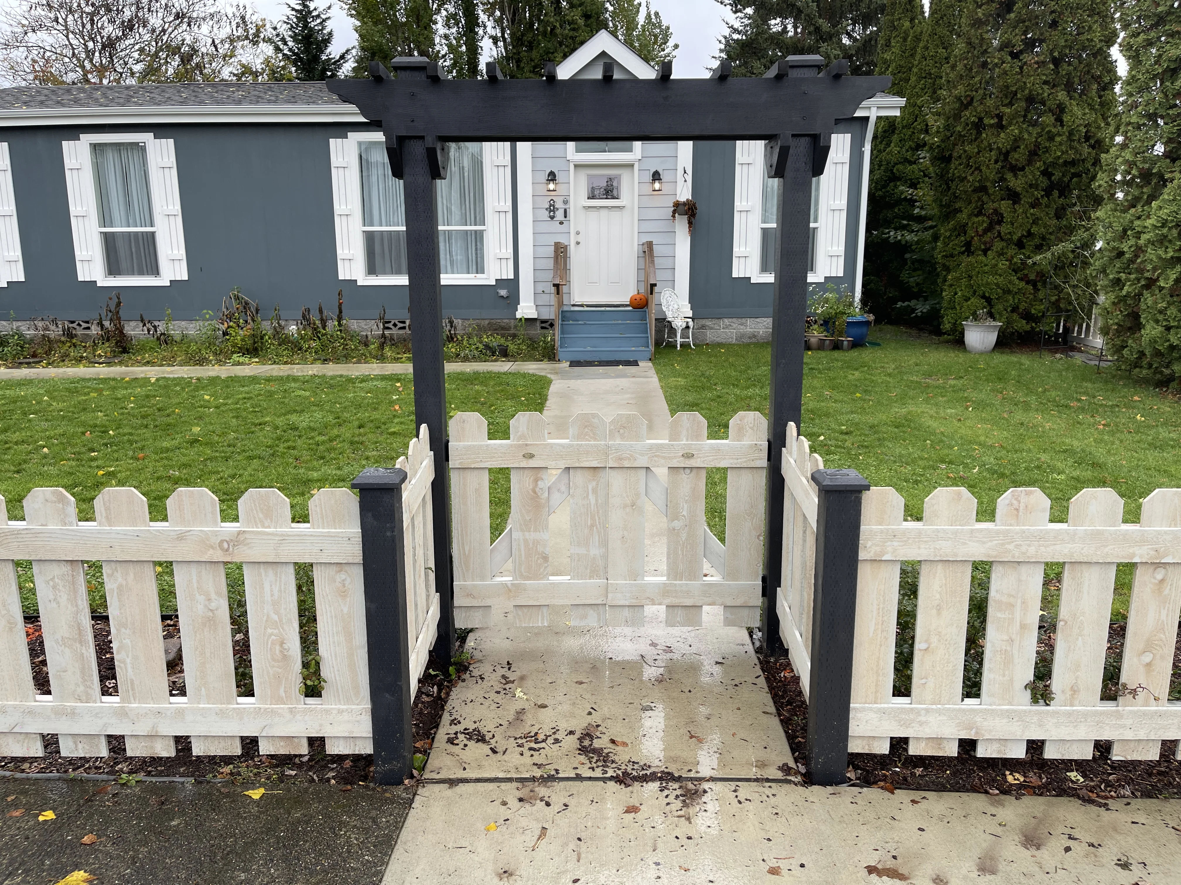 Picket fence gate with trellis arbor system
