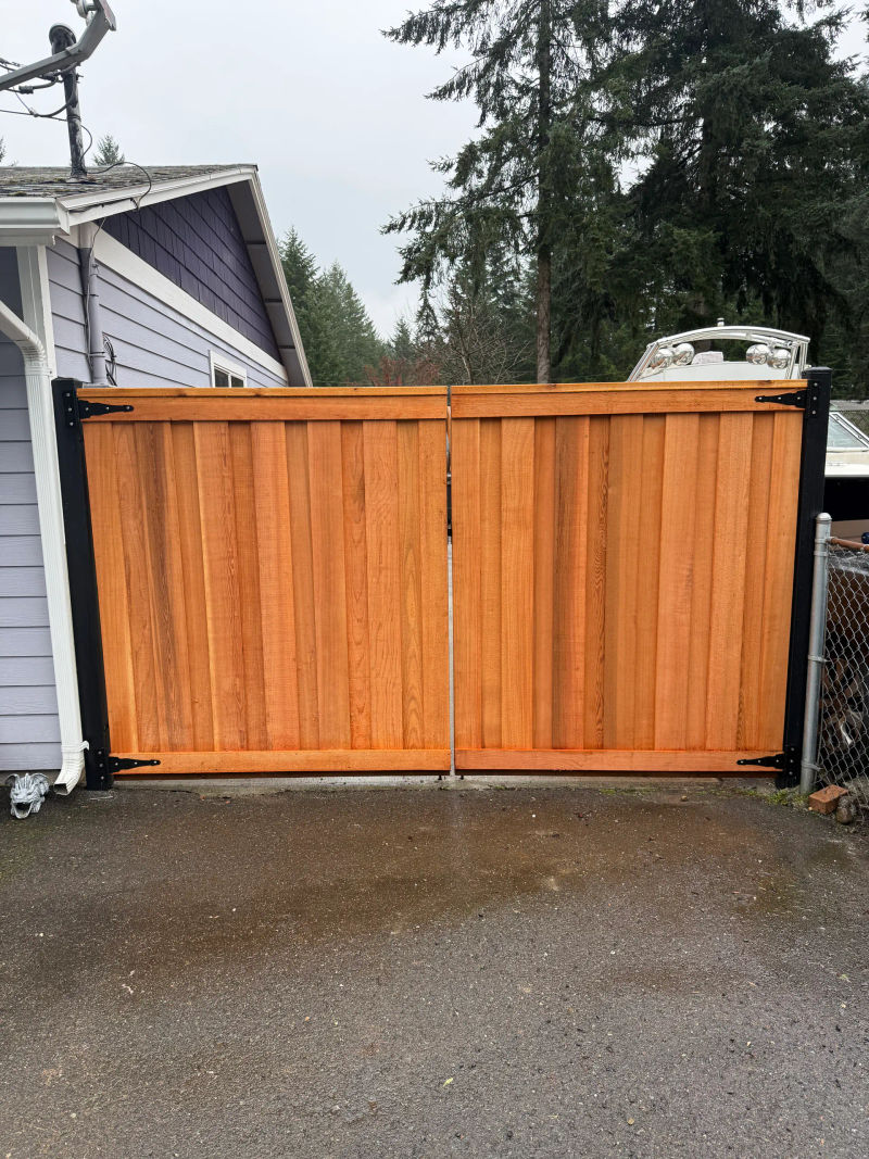 Wynaco, Kent — 4"×4"×9' galvanized steel posts, powder coated black