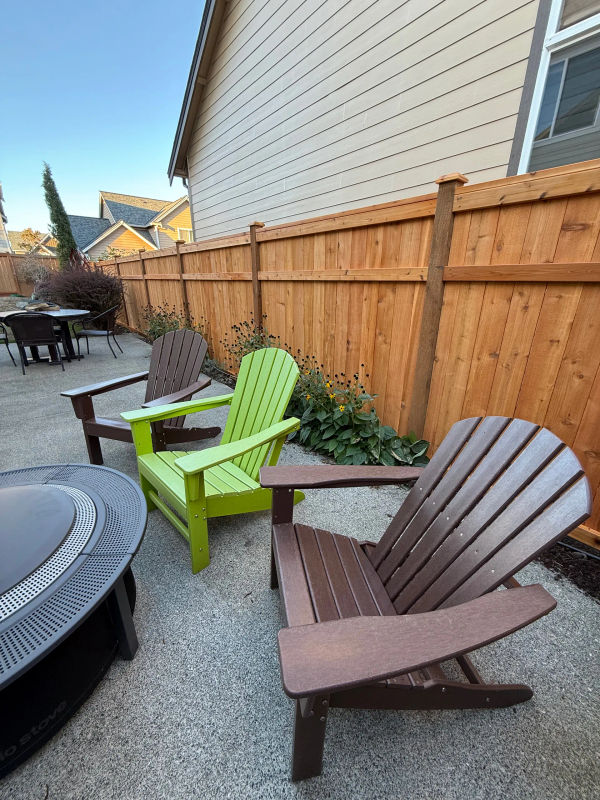 Cedar privacy fence in Highlands at Cedar Downs Maple Valley meeting community design guidelines