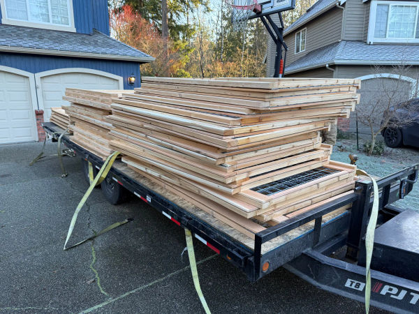 Cedar privacy fence in Klahanie Sammamish installed along a community walking trail