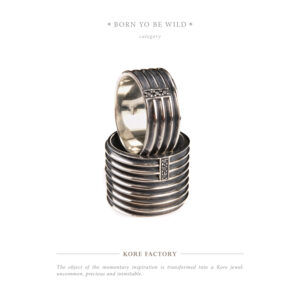 Anello a vite 'Born to be wild' in argento 925 brunito e diamanti neri