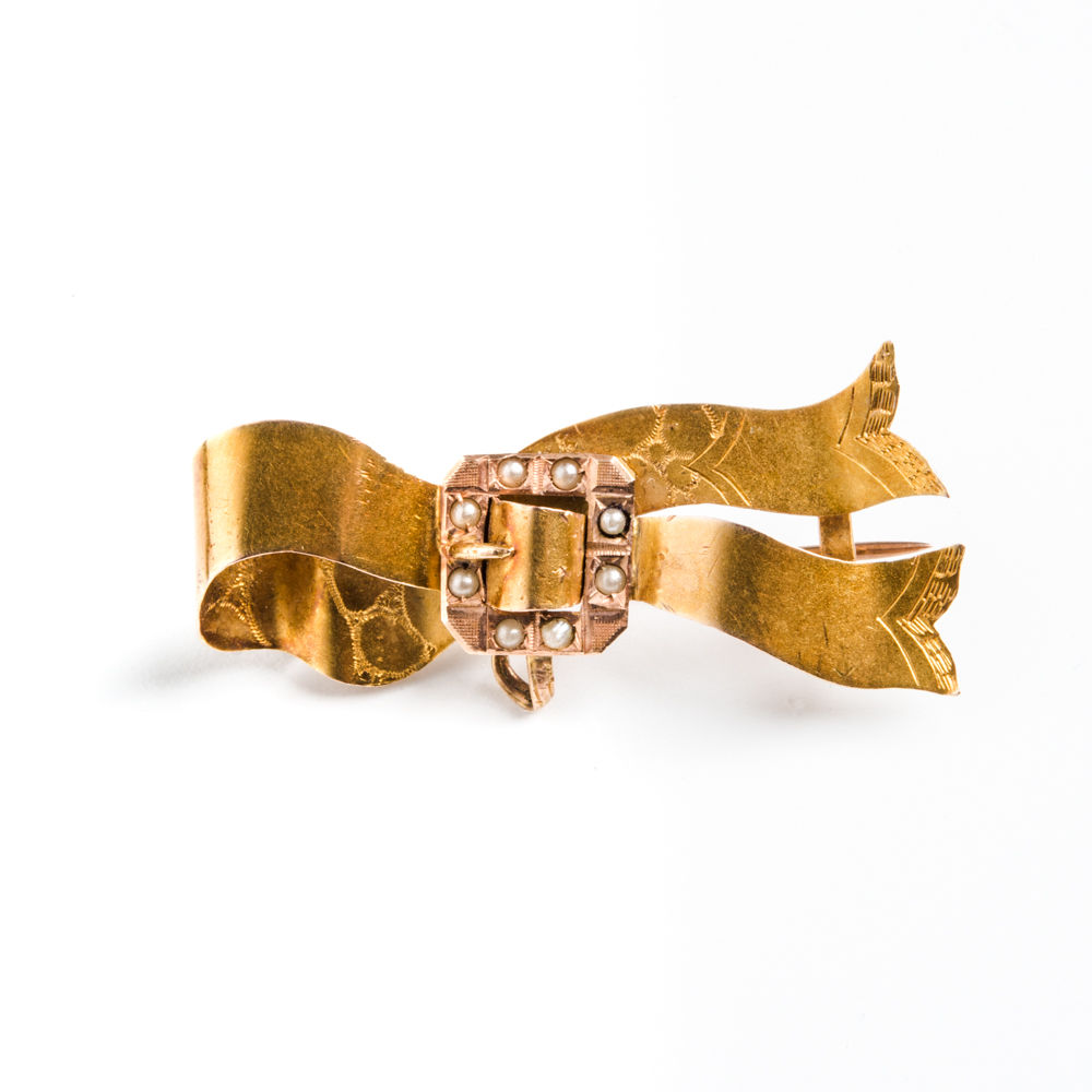 Spilla "cintura" inizi '900 in oro 9/12 kt con micro perline