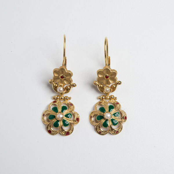 Orecchini a perno Andralok in oro giallo 9 kt, con anello Claddagh, confezione regalo