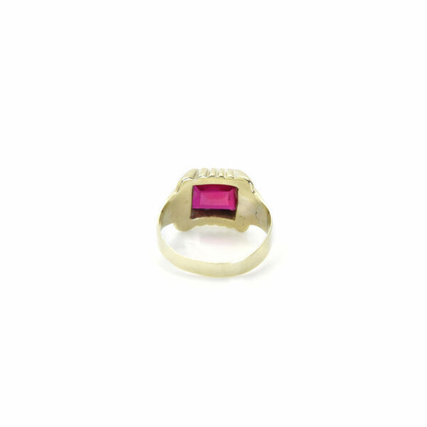 4.2 Anello antico in oro giallo 18 kt con pietra rossa