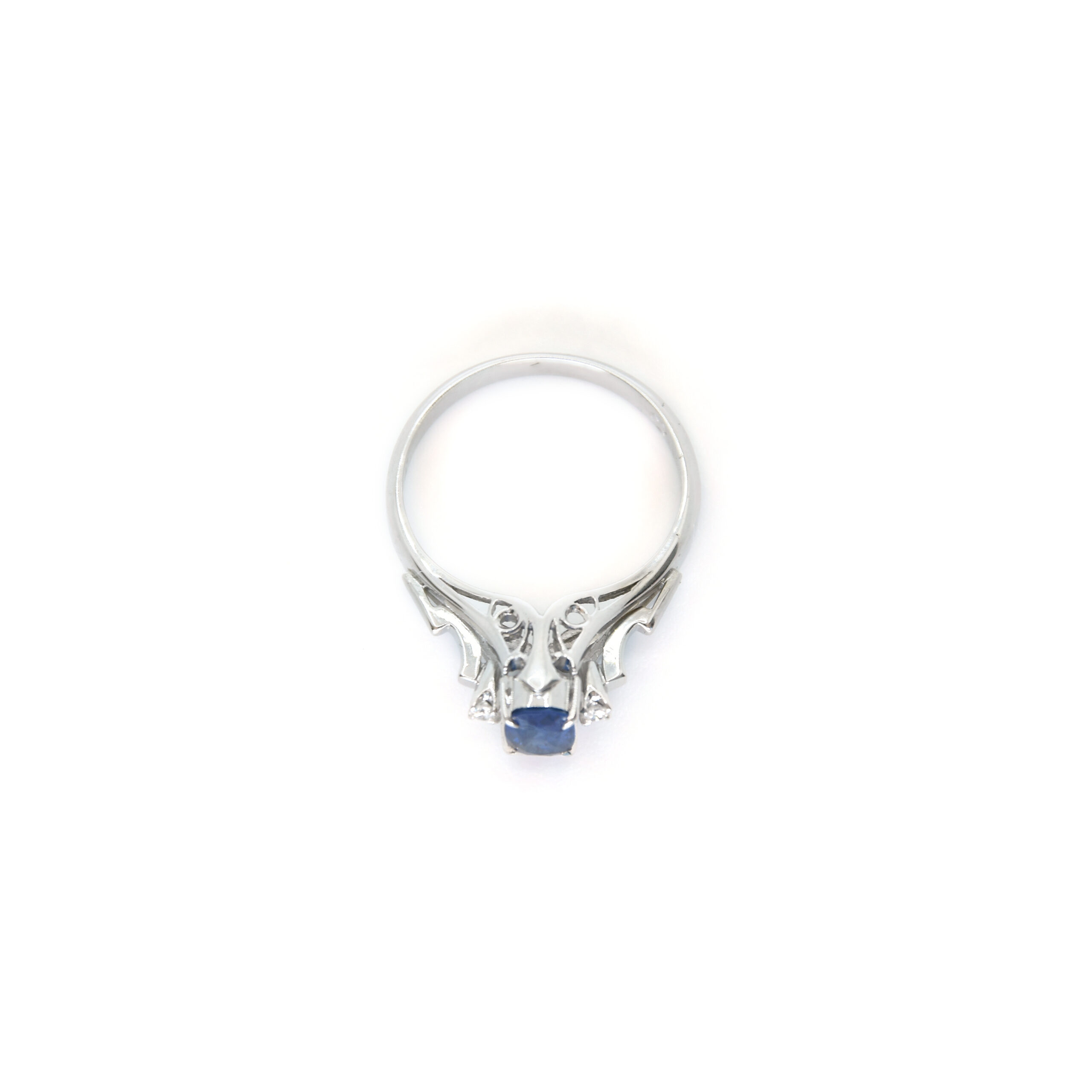 Orecchini oro bianco con zaffiro centrale ovale & diamanti