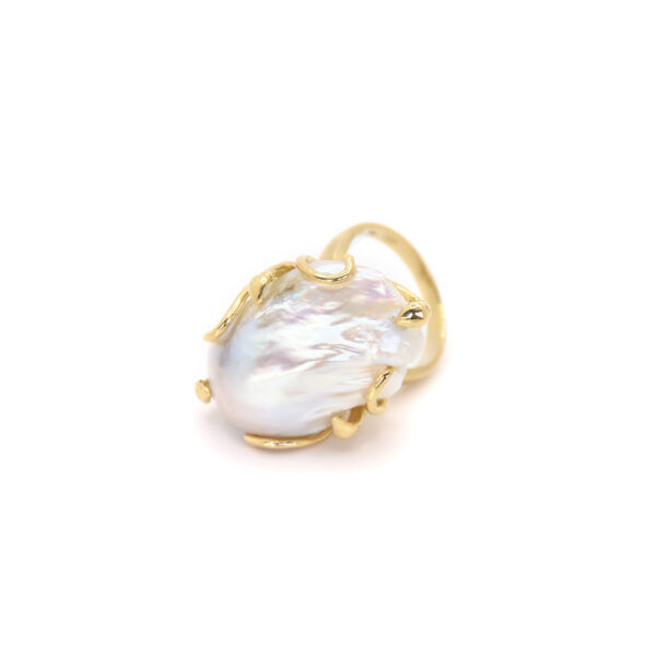 7.2 Anello in oro giallo 18 kt con Perla scaramazza naturale