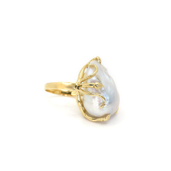 7.4 Anello in oro giallo 18 kt con Perla scaramazza naturale