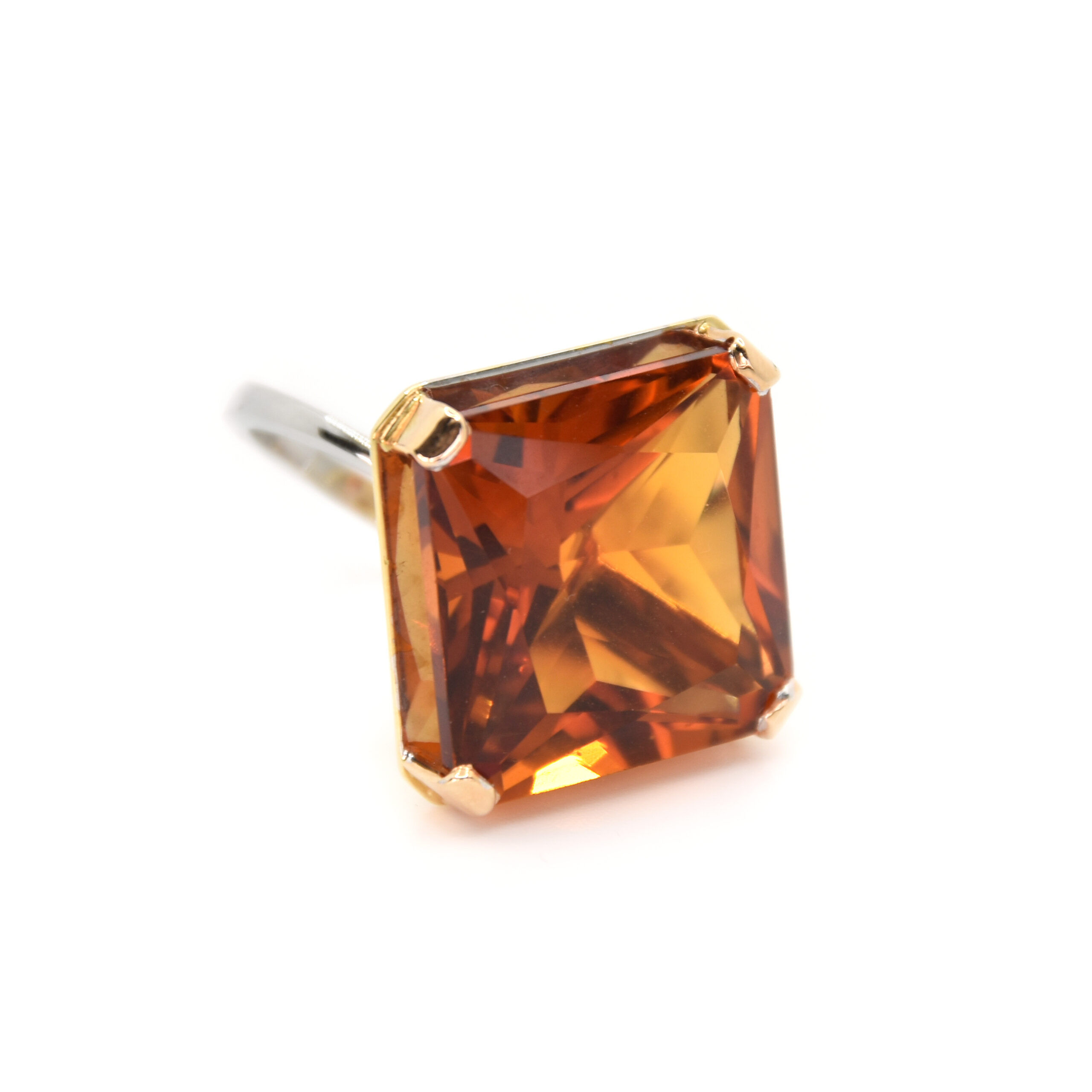 Anello da Cocktail in Oro 18 kt e Topazio Compro oro e Gioielleria Campobasso