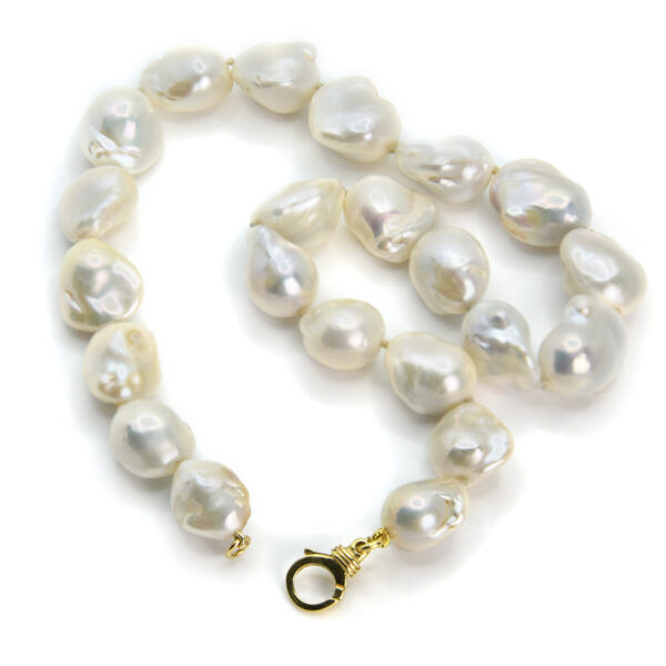 8.2 Collana con perle barocche e chiusura in oro 18kt