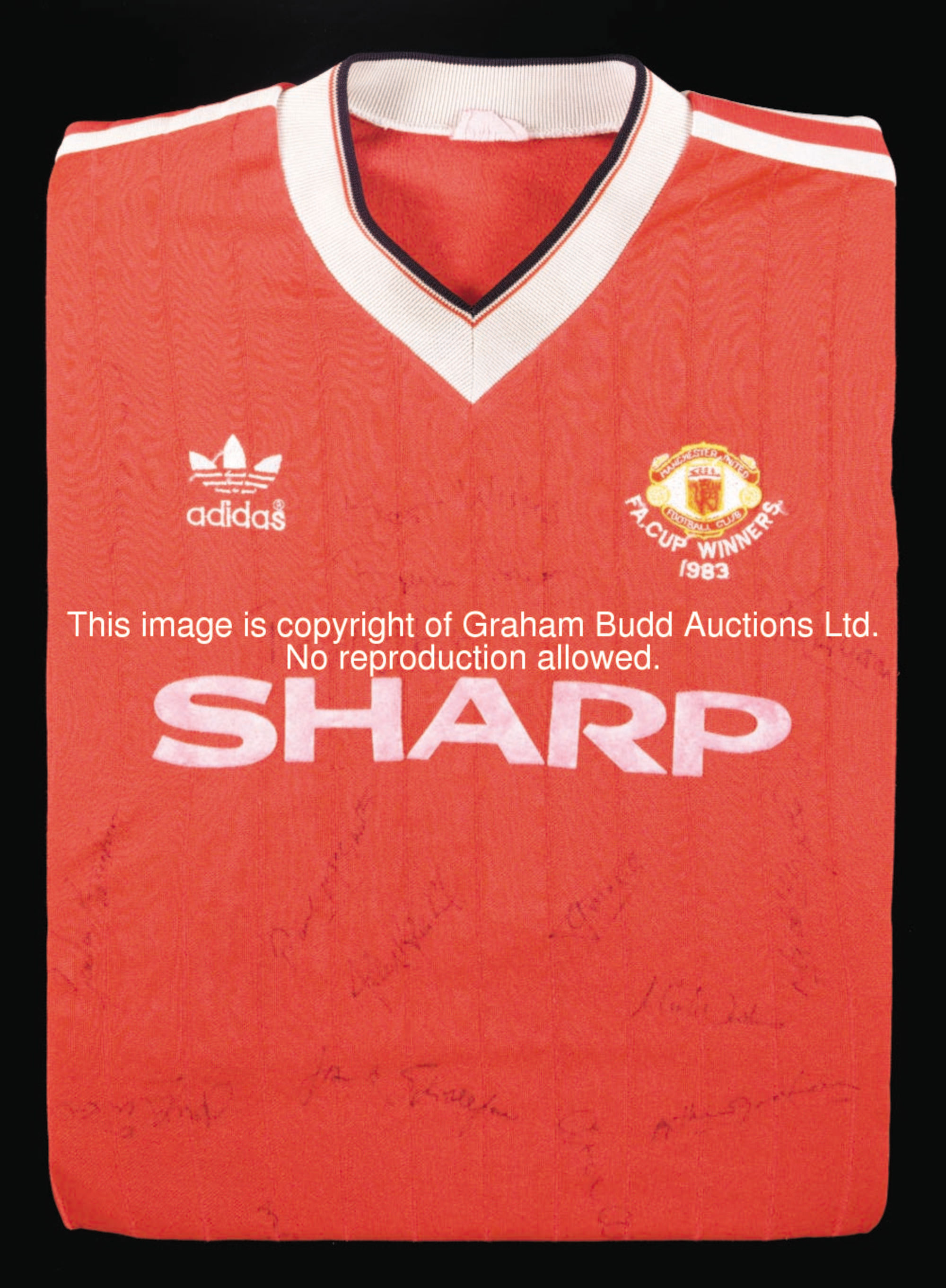 Bryan Robson: a team-signed red Manchester United No.7 jersey, season 1983-84, short-sleeved, 19 sig...