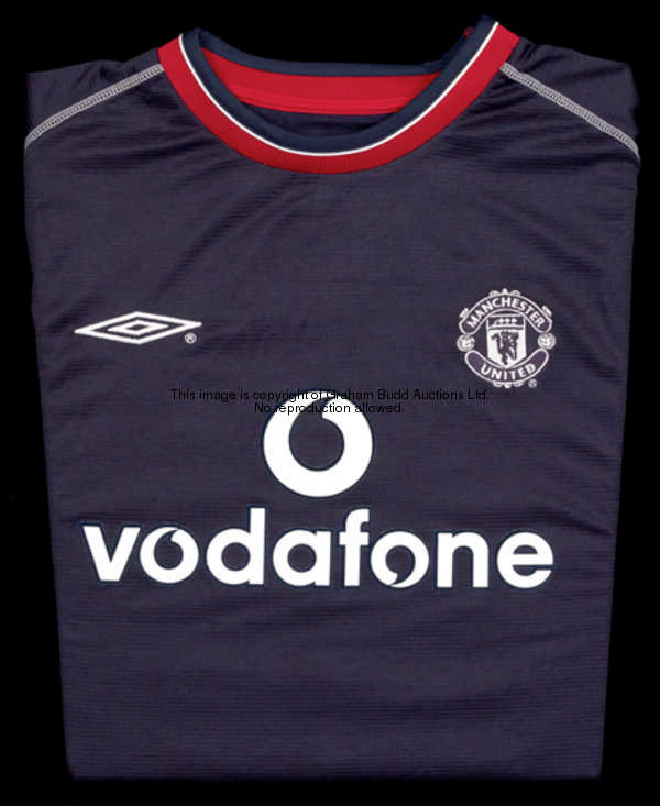 Paul Scholes: a blue & red Manchester United No.18 Champions League third-choice jersey season 2000-...